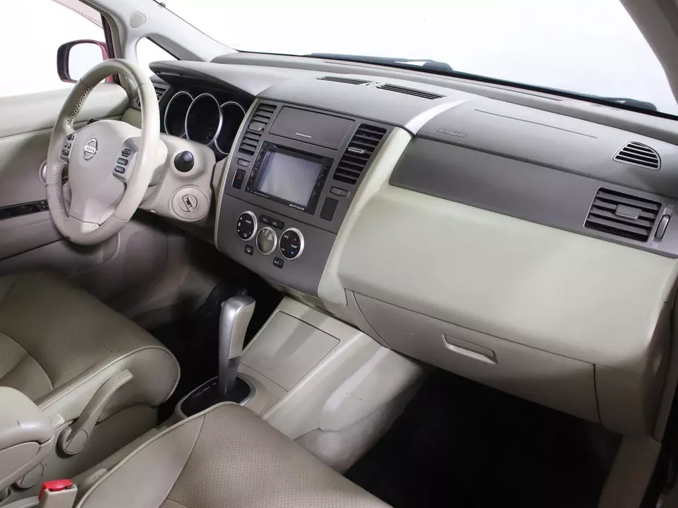 Nissan Tiida, фото №9