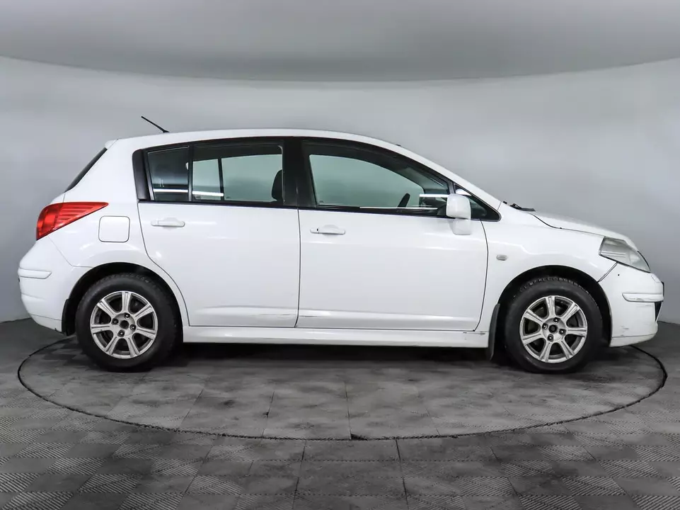 Nissan Tiida, фото №4