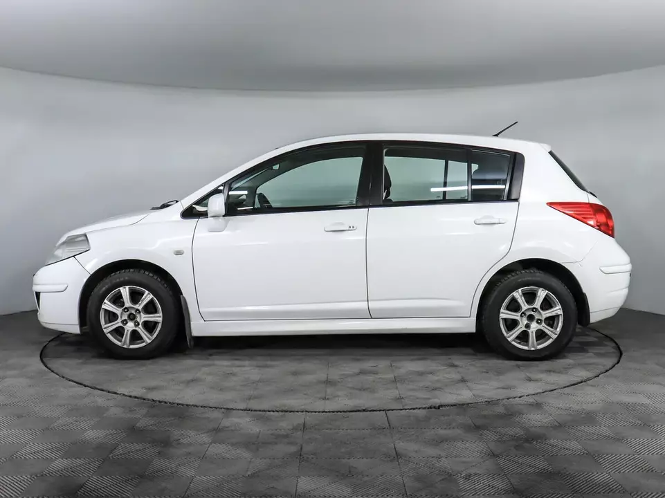Nissan Tiida, фото №8