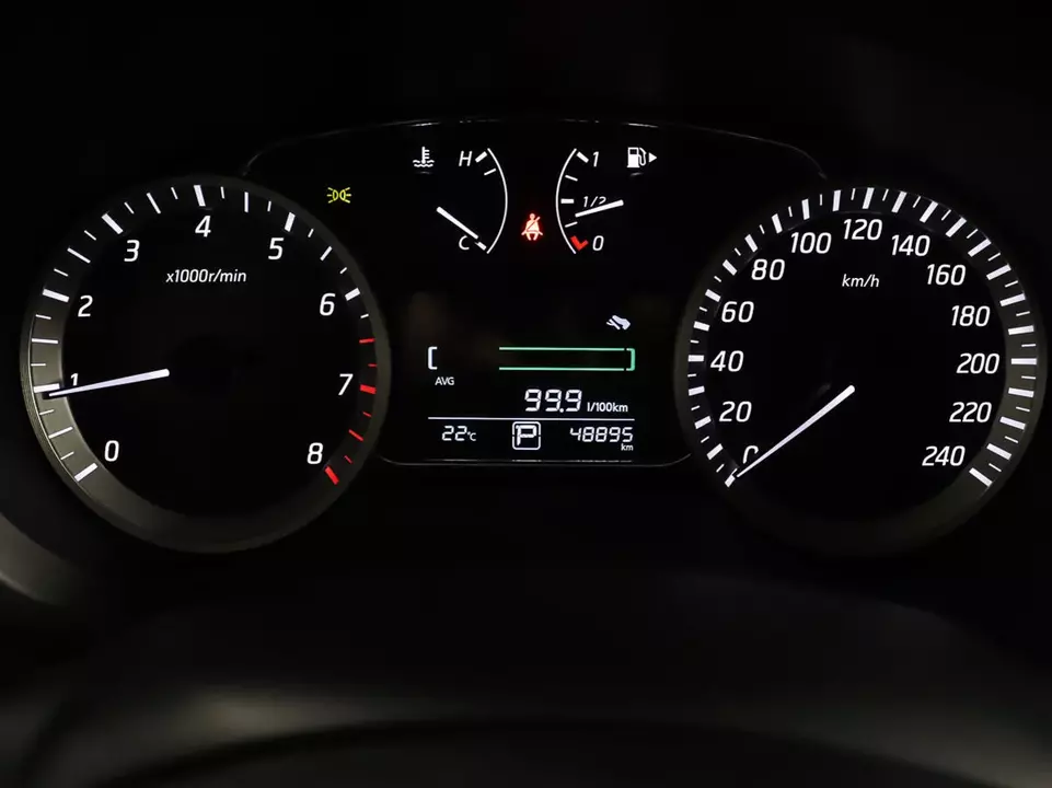 Nissan Tiida, фото №13