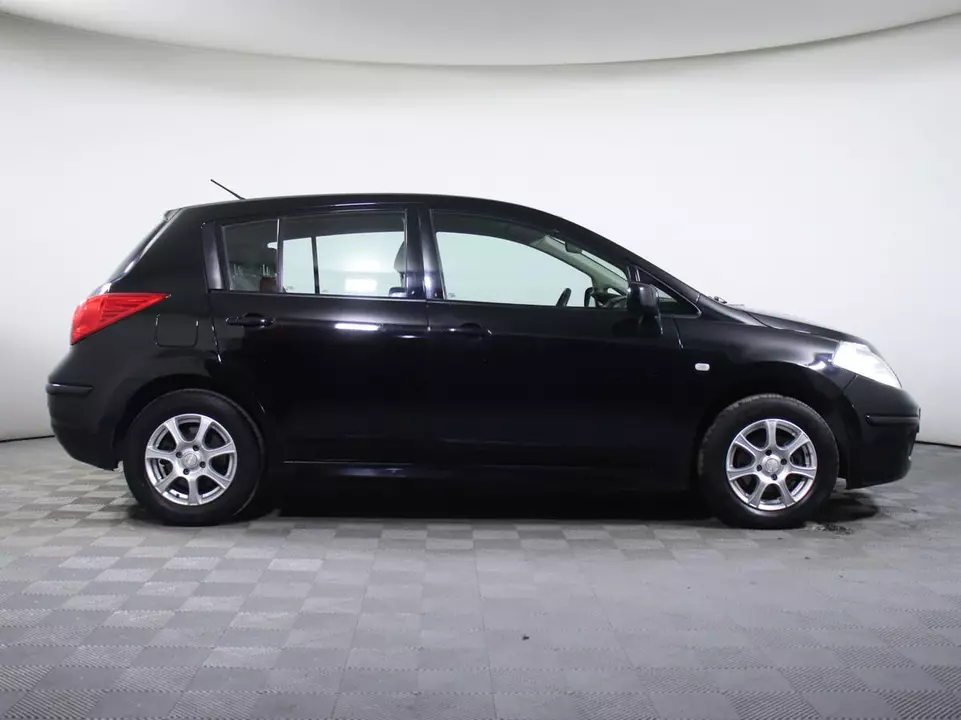 Nissan Tiida, фото №4