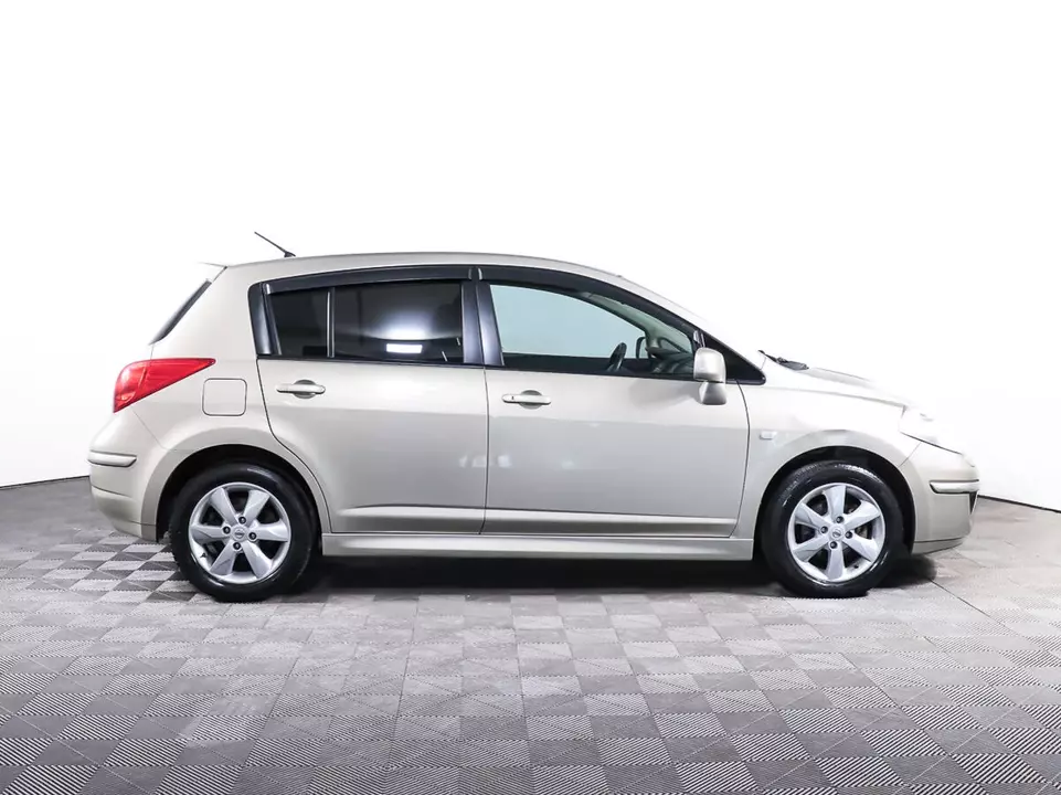 Nissan Tiida, фото №4