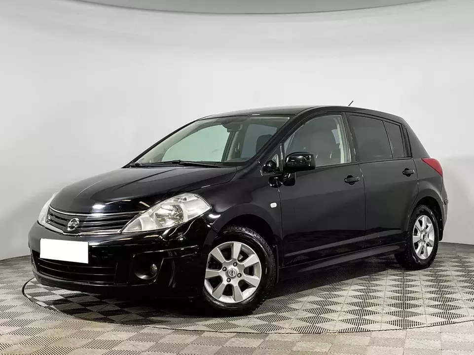 Nissan Tiida, фото №1
