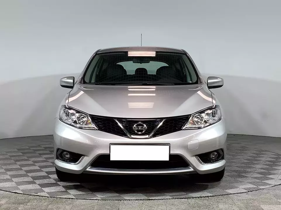 Nissan Tiida, фото №2