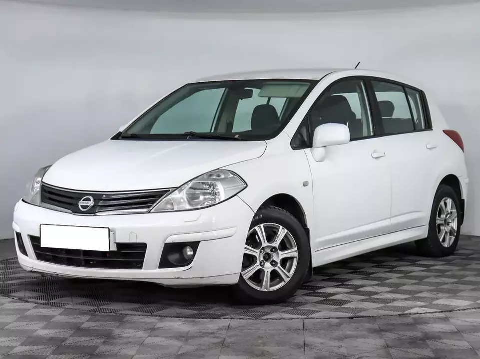 Nissan Tiida, фото №1