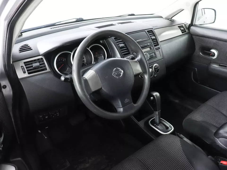 Nissan Tiida, фото №9