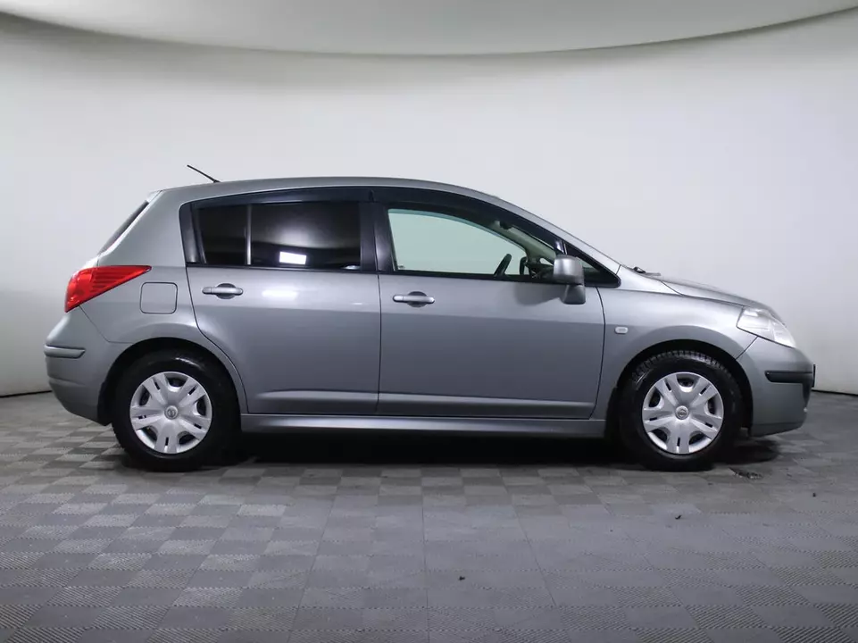 Nissan Tiida, фото №4