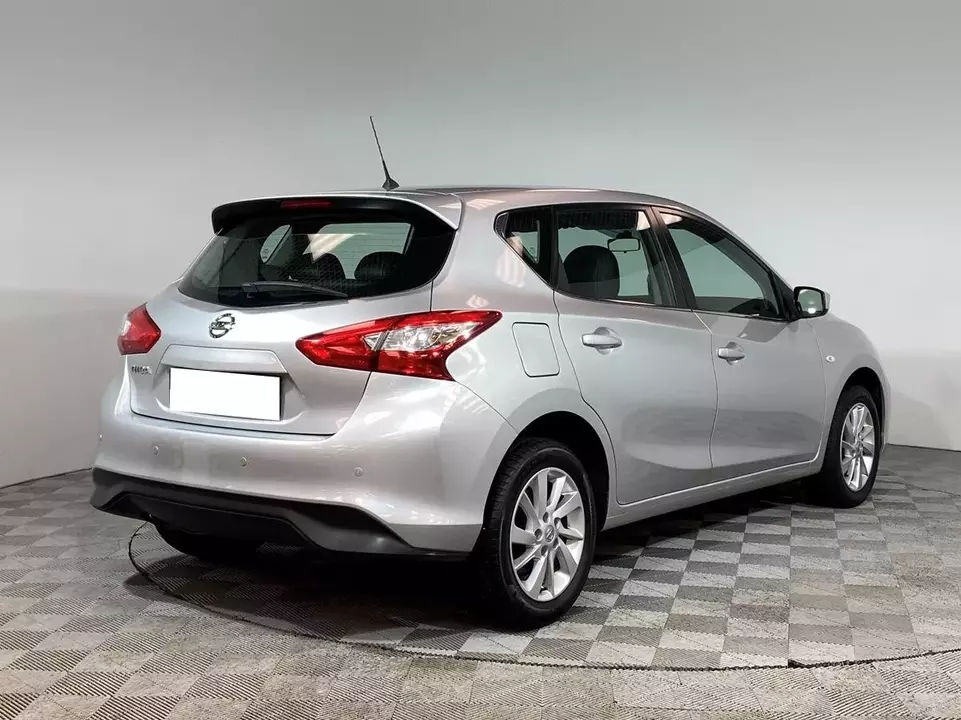 Nissan Tiida, фото №5
