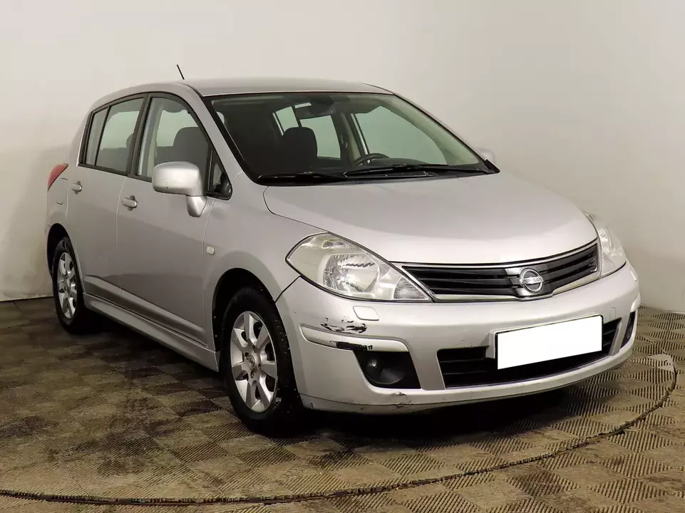 Nissan Tiida, фото №5