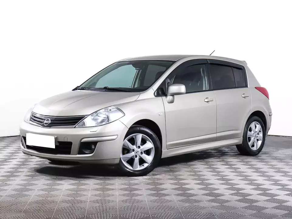 Nissan Tiida, фото №1