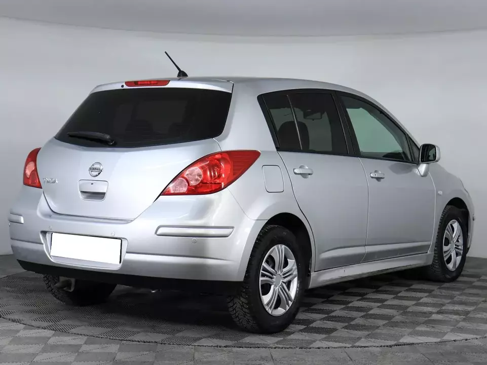 Nissan Tiida, фото №5