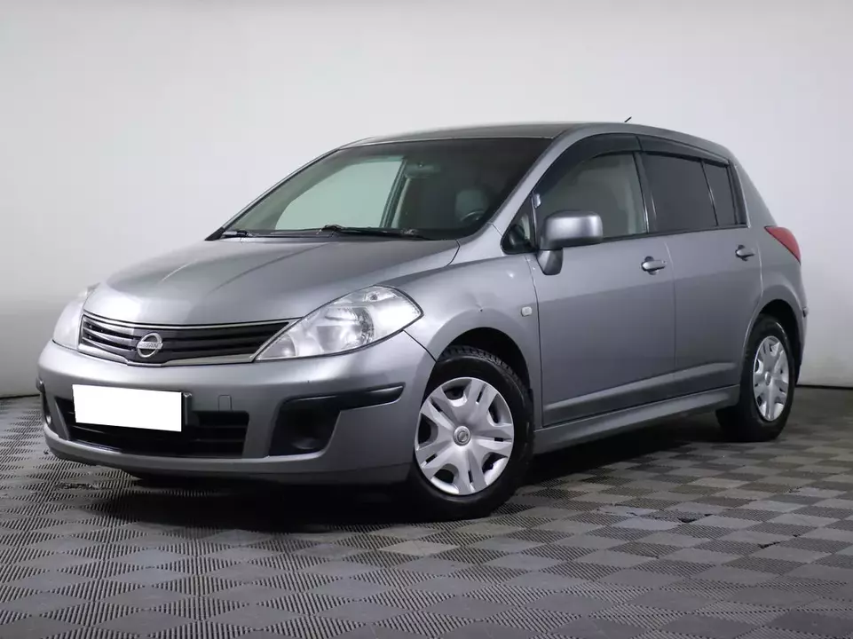 Nissan Tiida, фото №1