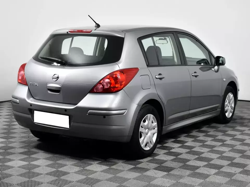 Nissan Tiida, фото №5