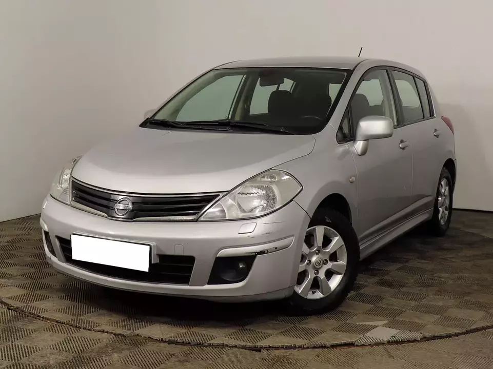 Nissan Tiida, фото №1