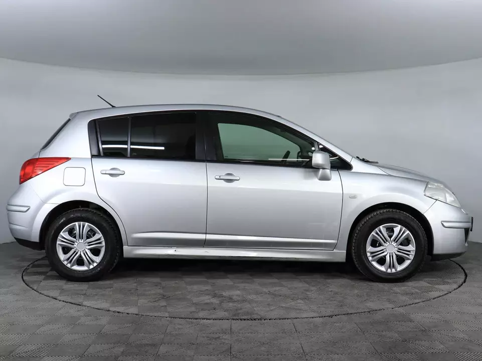 Nissan Tiida, фото №4