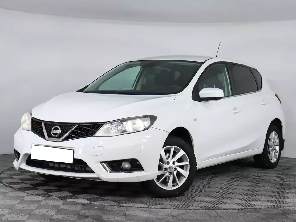 Nissan Tiida, фото №1