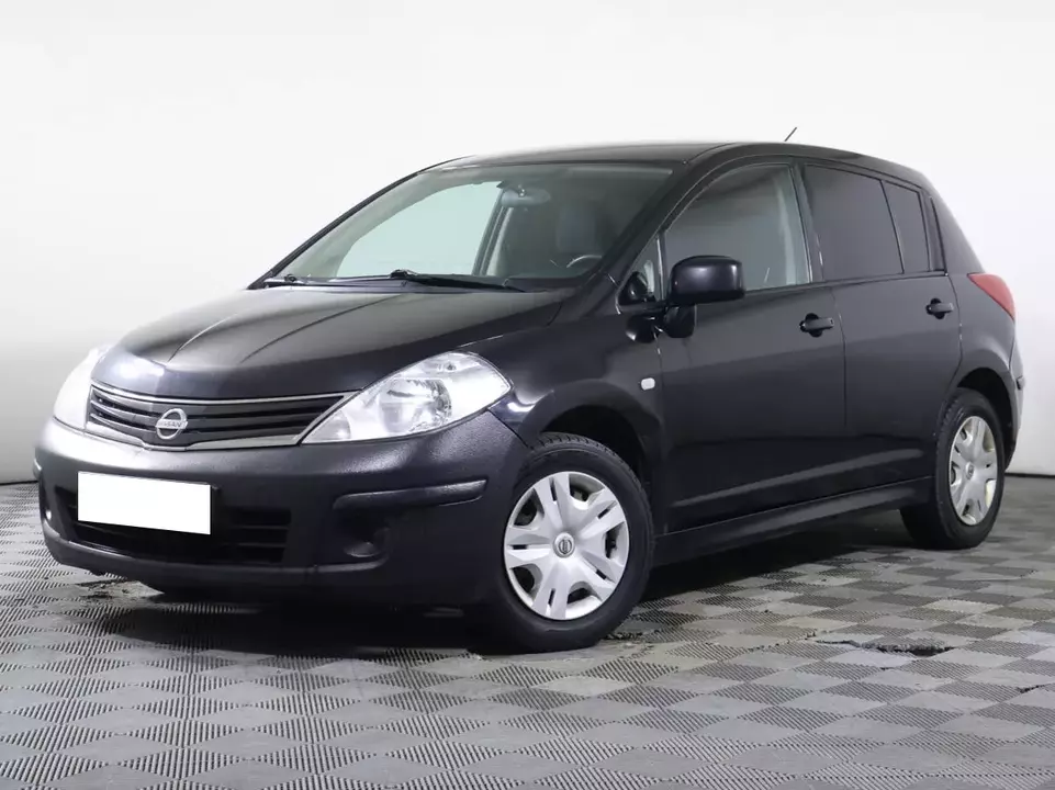 Nissan Tiida, фото №1
