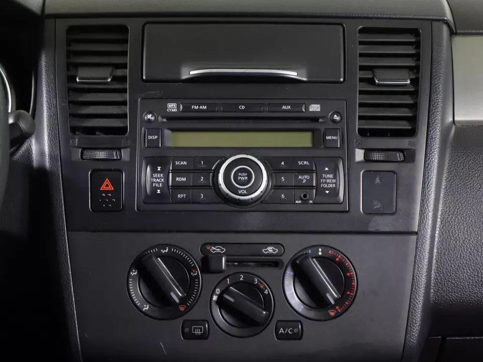 Nissan Tiida, фото №13