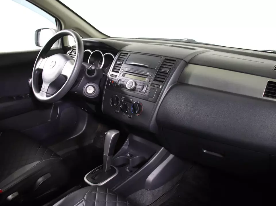 Nissan Tiida, фото №9