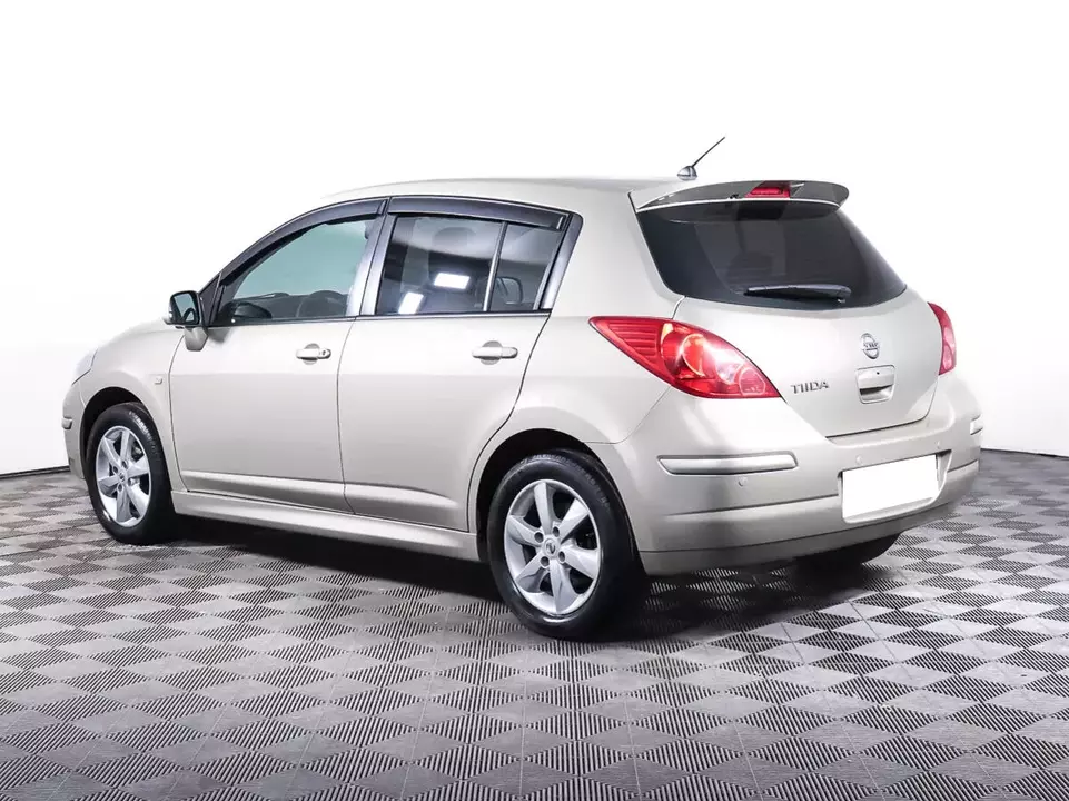 Nissan Tiida, фото №7