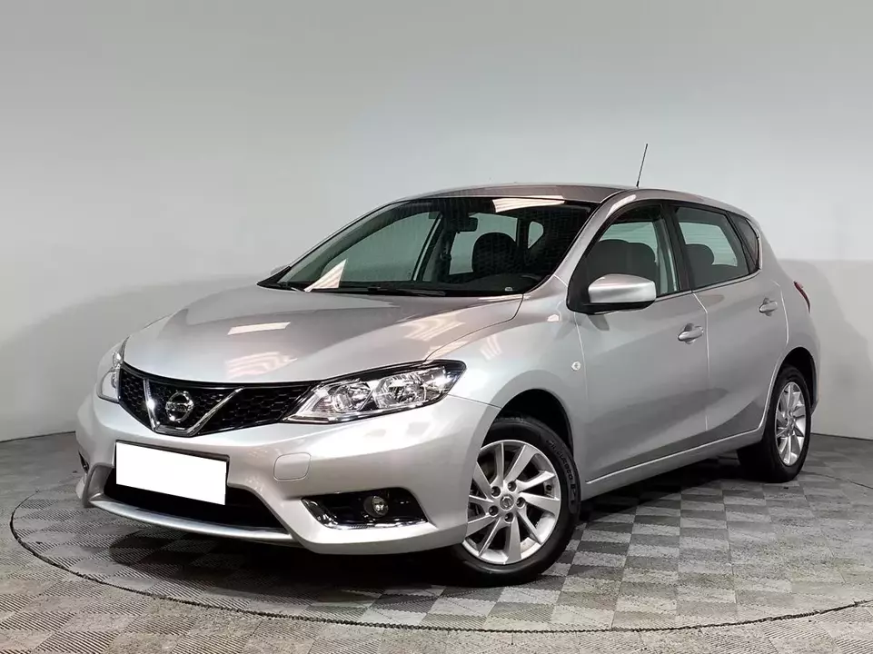 Nissan Tiida, фото №1