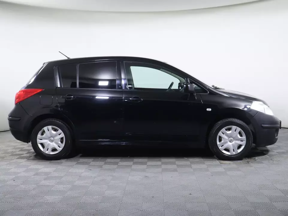 Nissan Tiida, фото №4