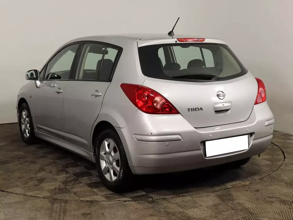 Nissan Tiida, фото №2