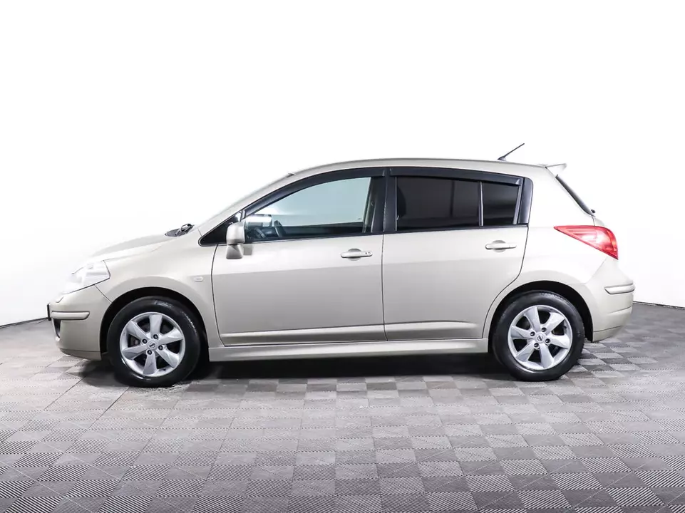 Nissan Tiida, фото №8