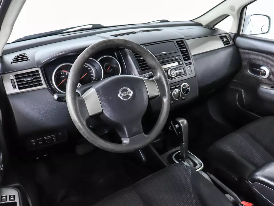 Nissan Tiida, фото №9
