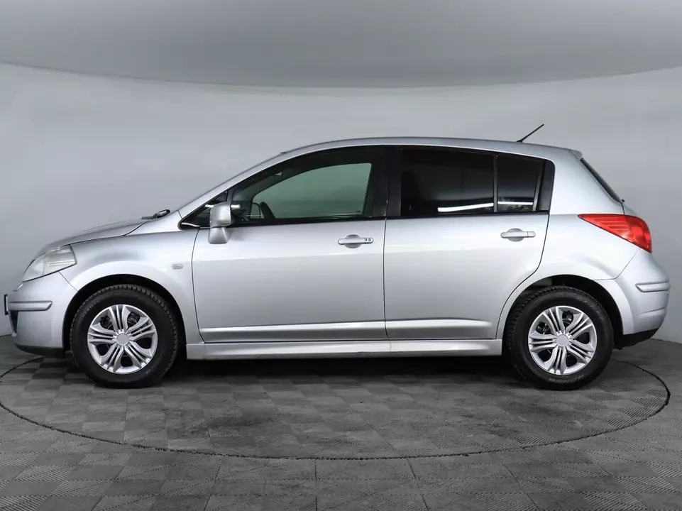 Nissan Tiida, фото №8