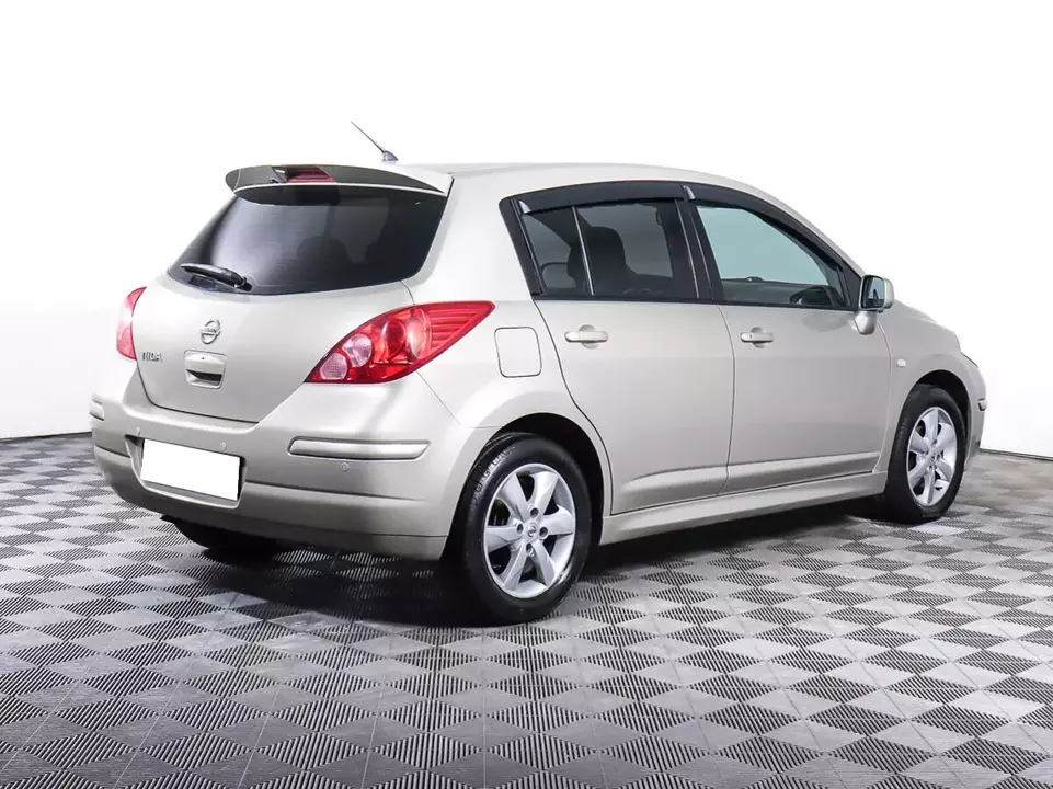 Nissan Tiida, фото №5