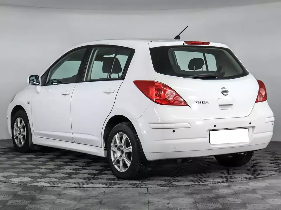 Nissan Tiida, фото №7