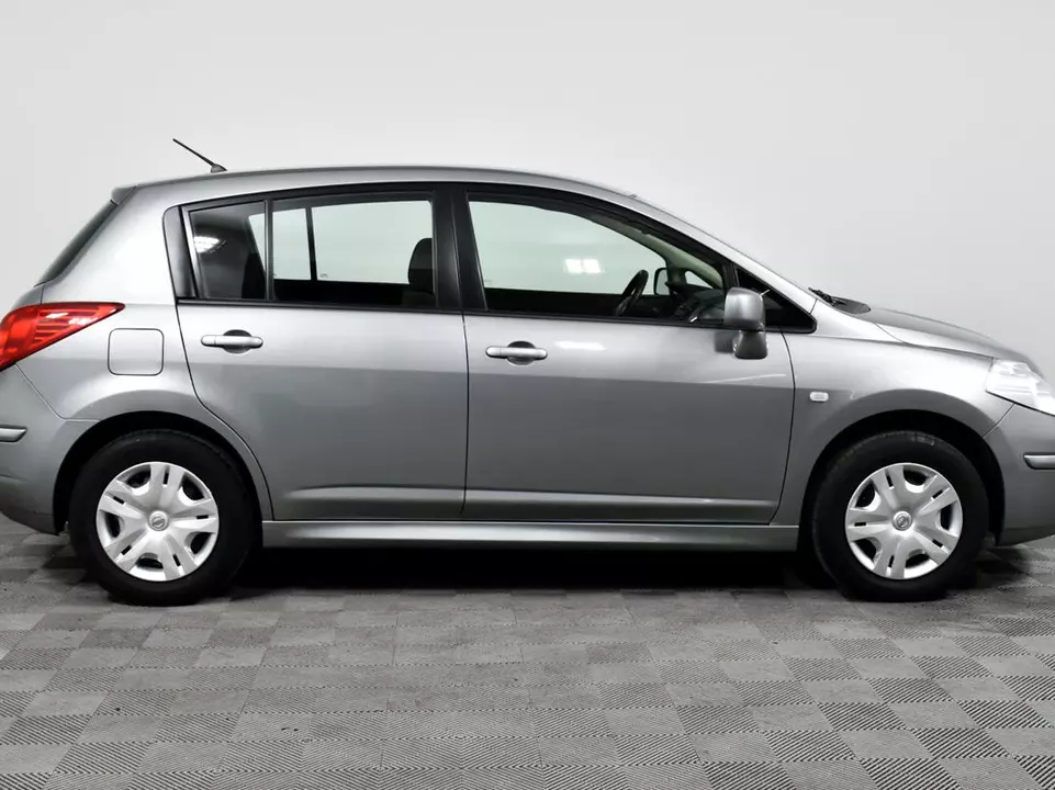 Nissan Tiida, фото №4