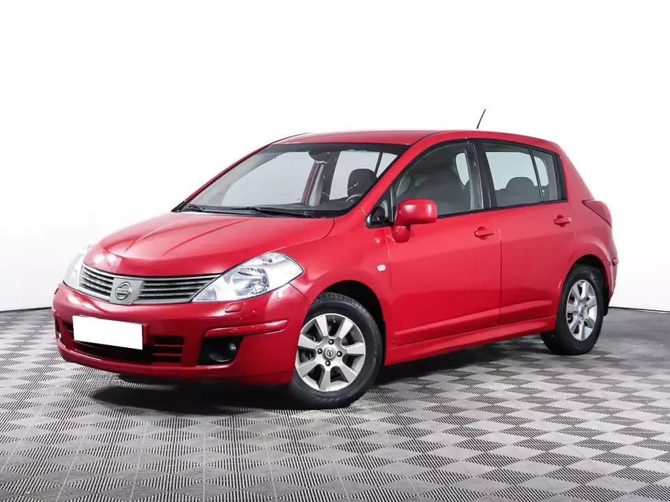 Nissan Tiida, фото №1
