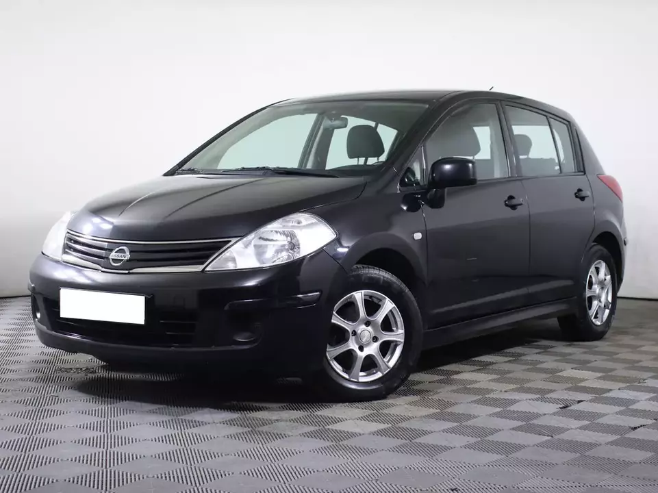 Nissan Tiida, фото №1