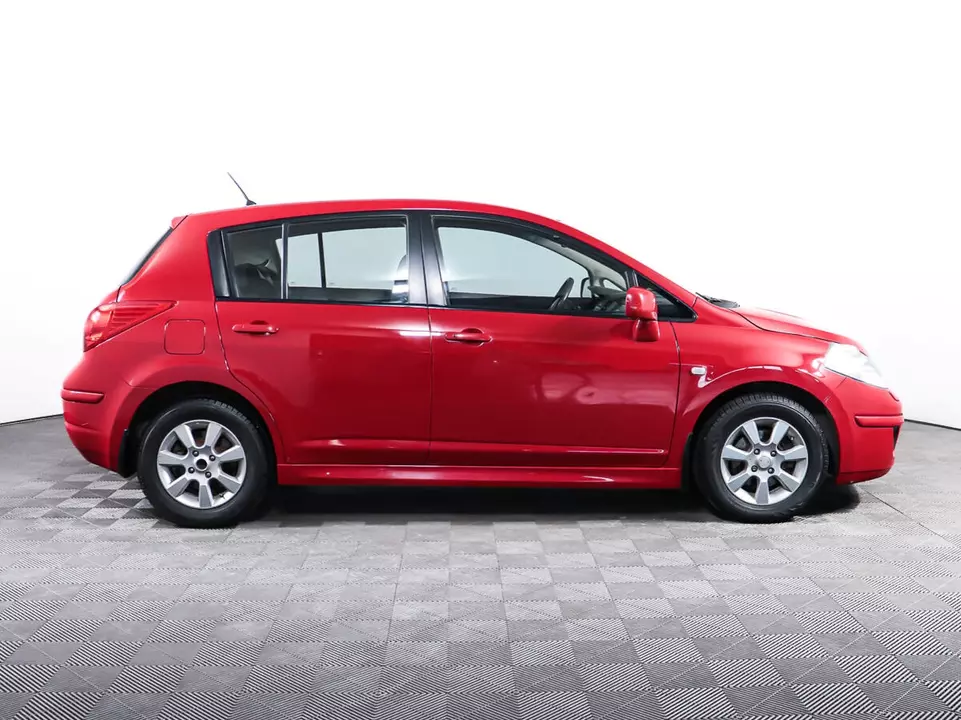 Nissan Tiida, фото №4