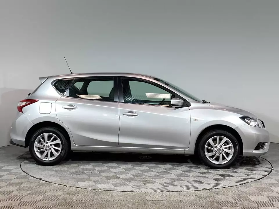 Nissan Tiida, фото №4