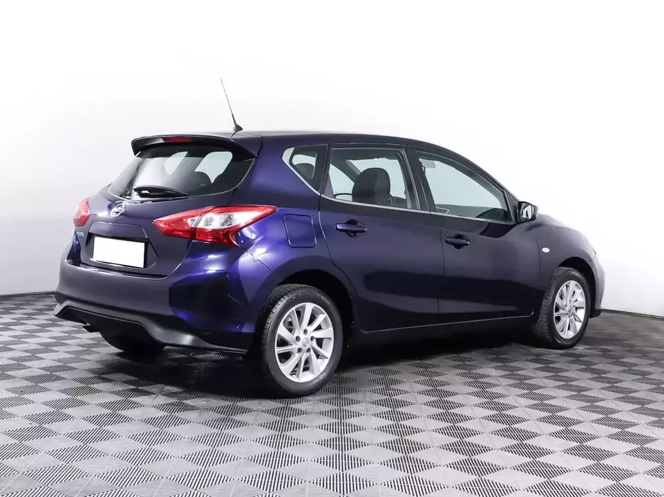 Nissan Tiida, фото №5
