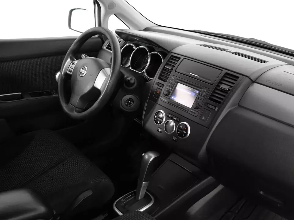Nissan Tiida, фото №7