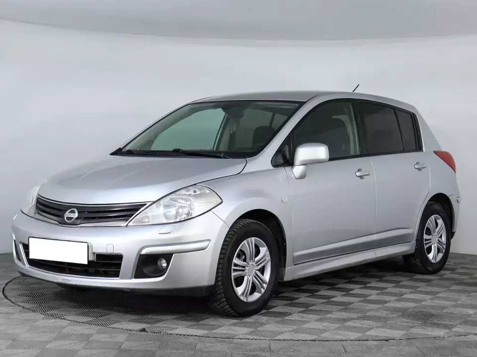 Nissan Tiida, фото №1