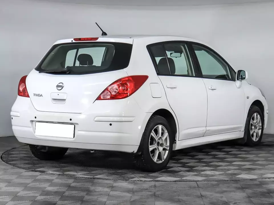 Nissan Tiida, фото №5