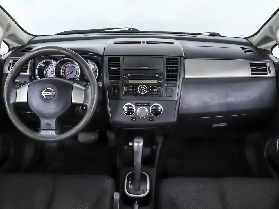 Nissan Tiida, фото №11
