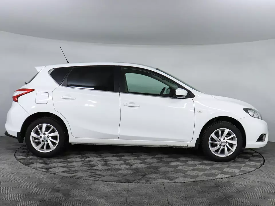 Nissan Tiida, фото №4