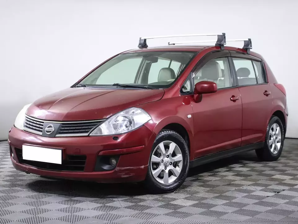 Nissan Tiida, фото №1