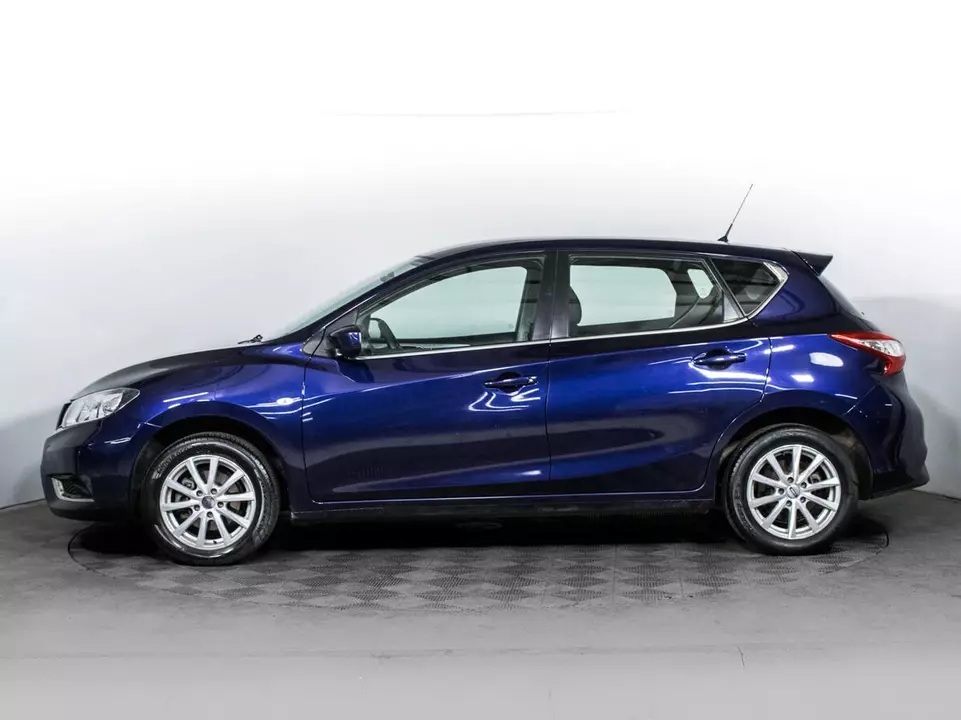 Nissan Tiida, фото №8