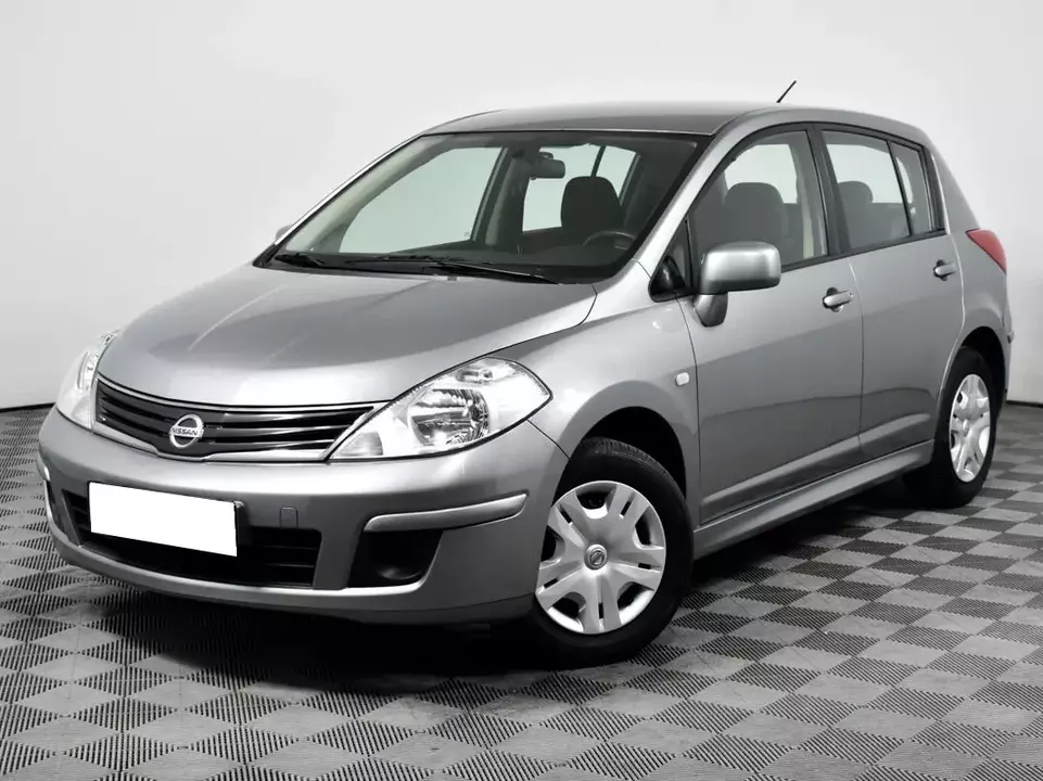 Nissan Tiida, фото №1