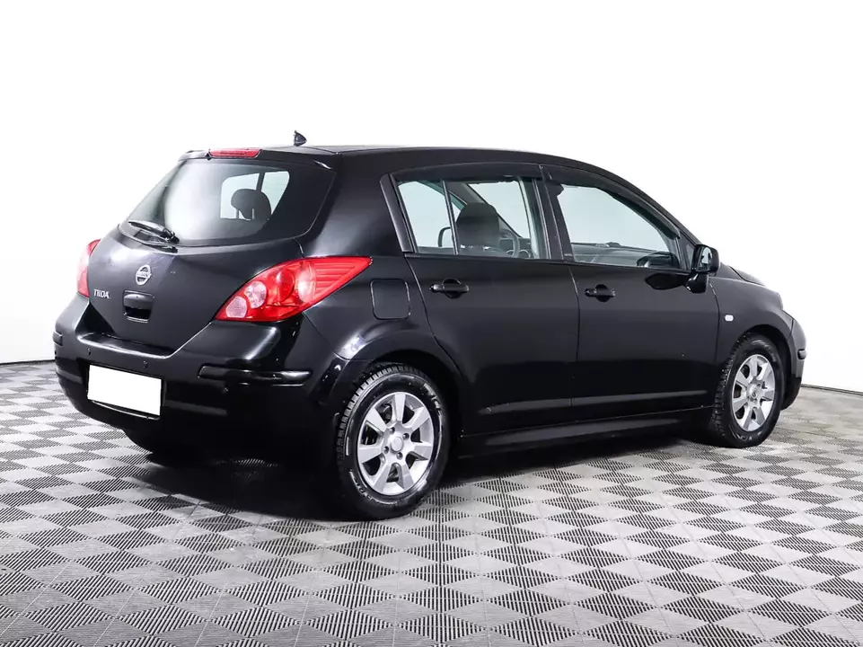 Nissan Tiida, фото №5