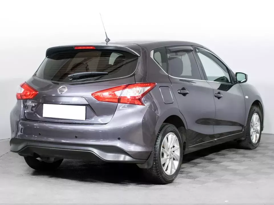 Nissan Tiida, фото №5
